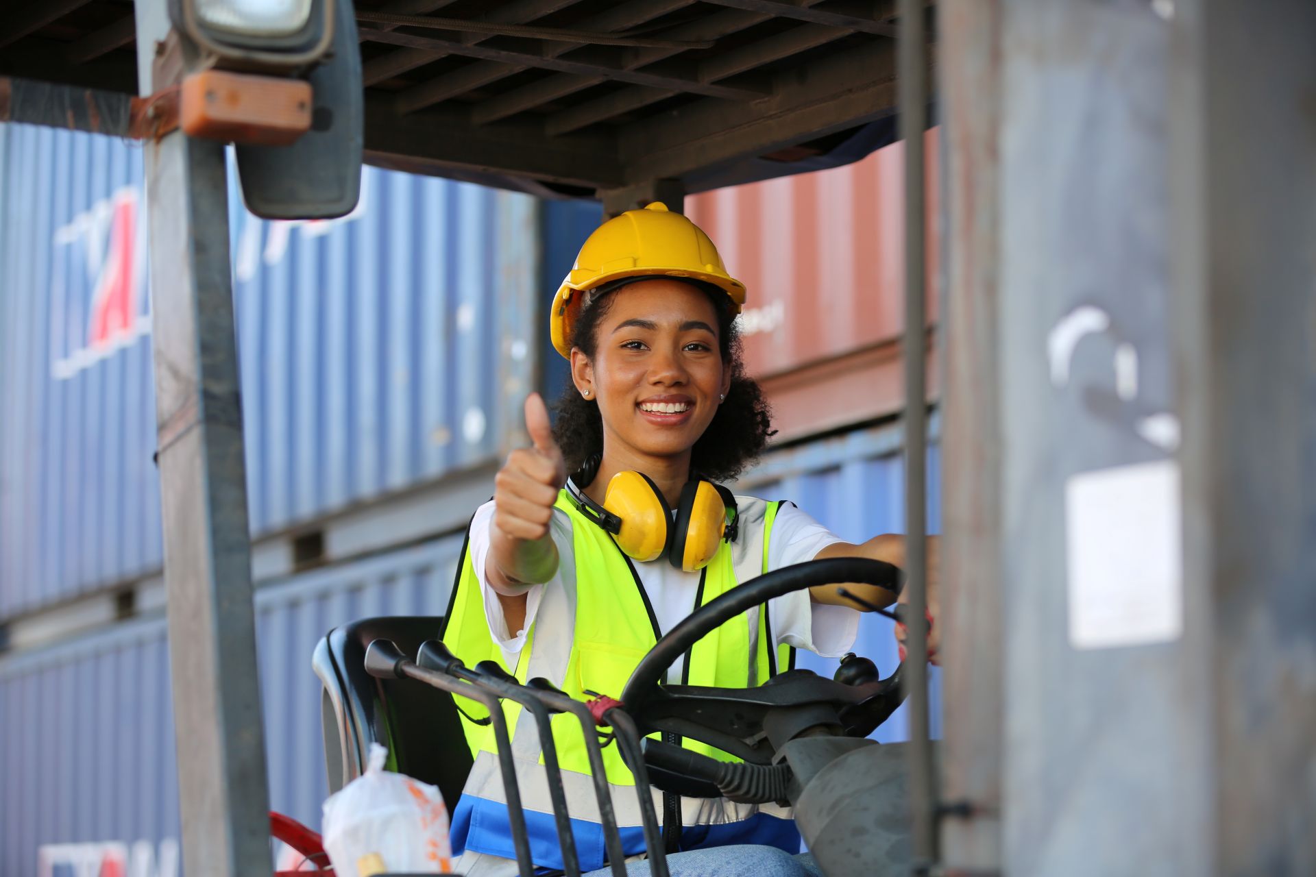 foreman-control-loading-containers-box-from-cargo-2025-01-29-08-26-20-utc.jpg foreman-control-loading-containers-box-from-cargo-2025-01-29-08-26-20-utc.jpg